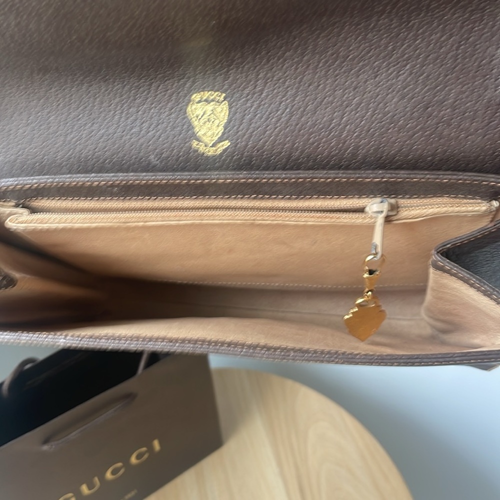 Vintage AUTHENTIC Gucci Clutch with original dust bag - Picture 9 of 10
